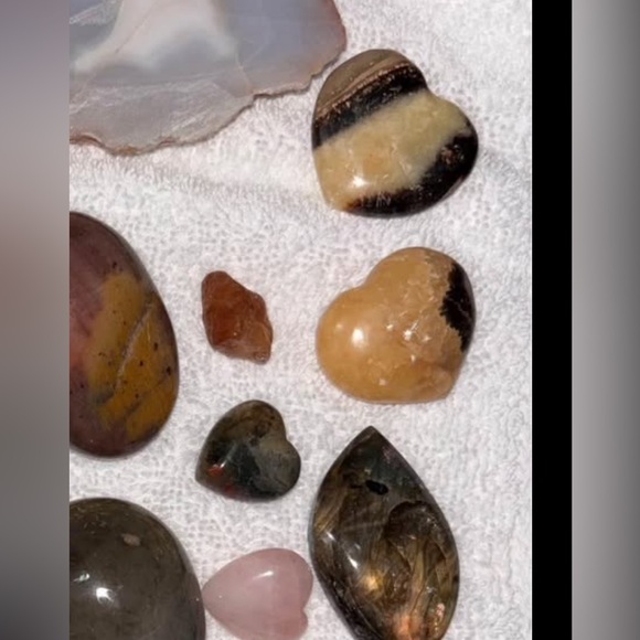 Heart-Shaped Brown Glass Accent NFS reserved - Picture 7 of 9